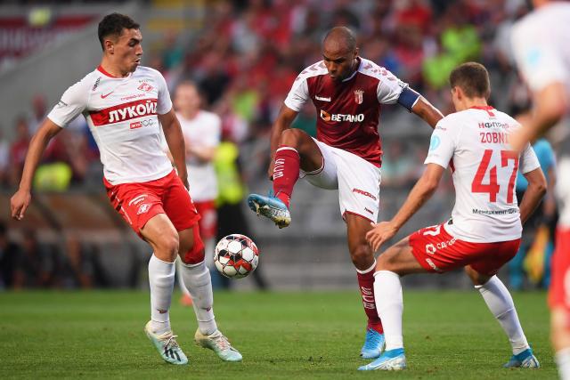 王奕博在体测中跟腱受伤 预计伤停一个月